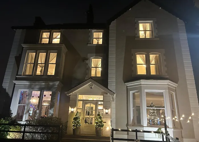 Lansdowne House With Private Car Park