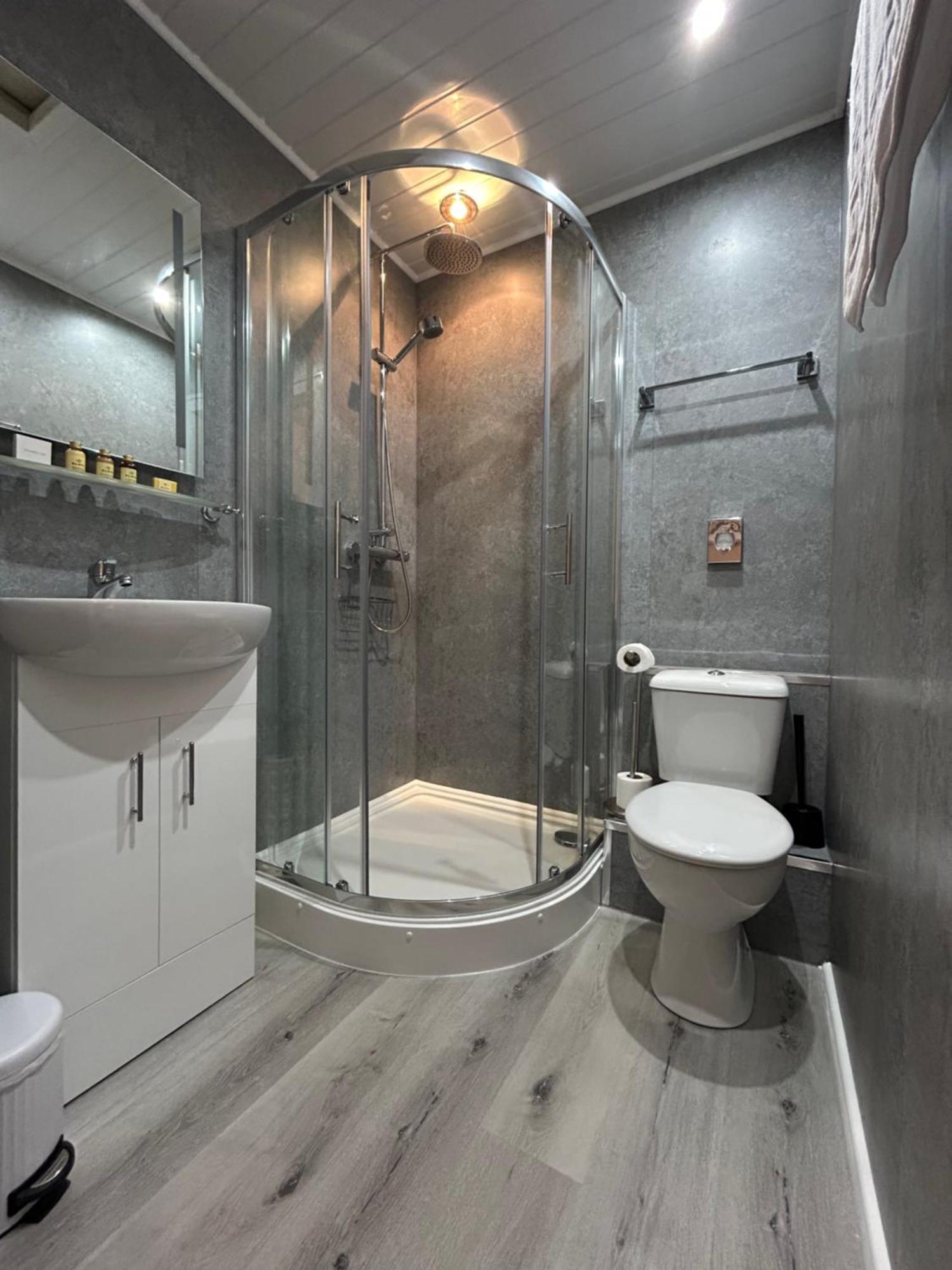 Hotel Lansdowne House With Private Car Park 5*
