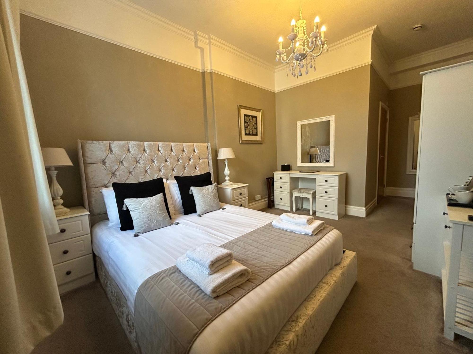 Lansdowne House With Private Car Park Hotel 5*