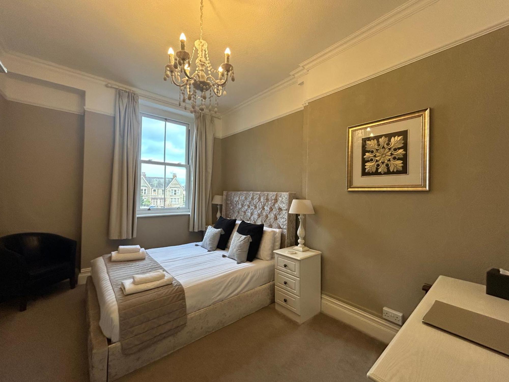 Lansdowne House With Private Car Park Hotel Llandudno