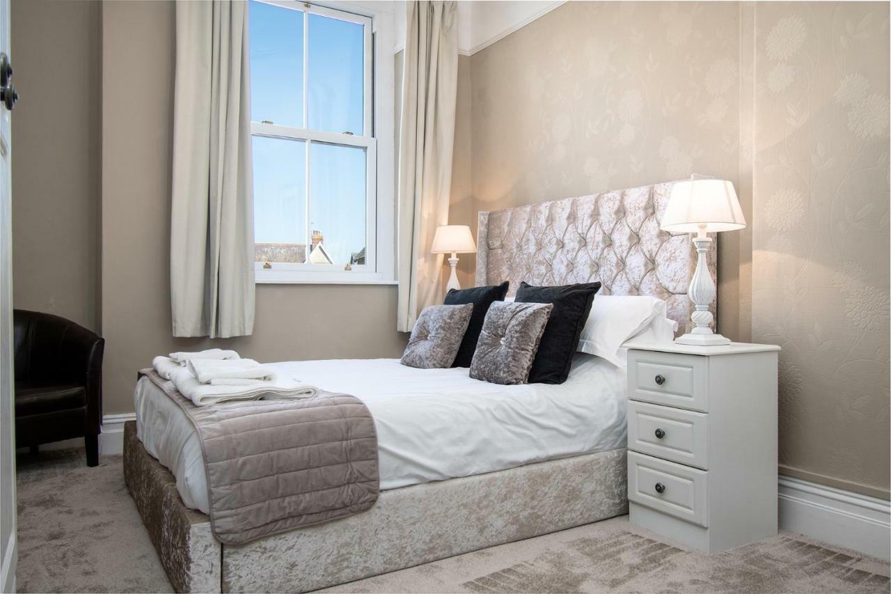 Hotel Lansdowne House With Private Car Park 5*