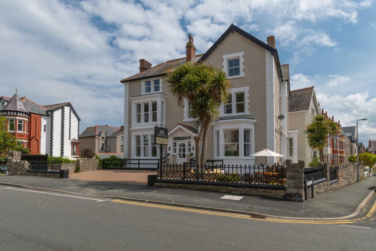 Lansdowne House With Private Car Park Llandudno